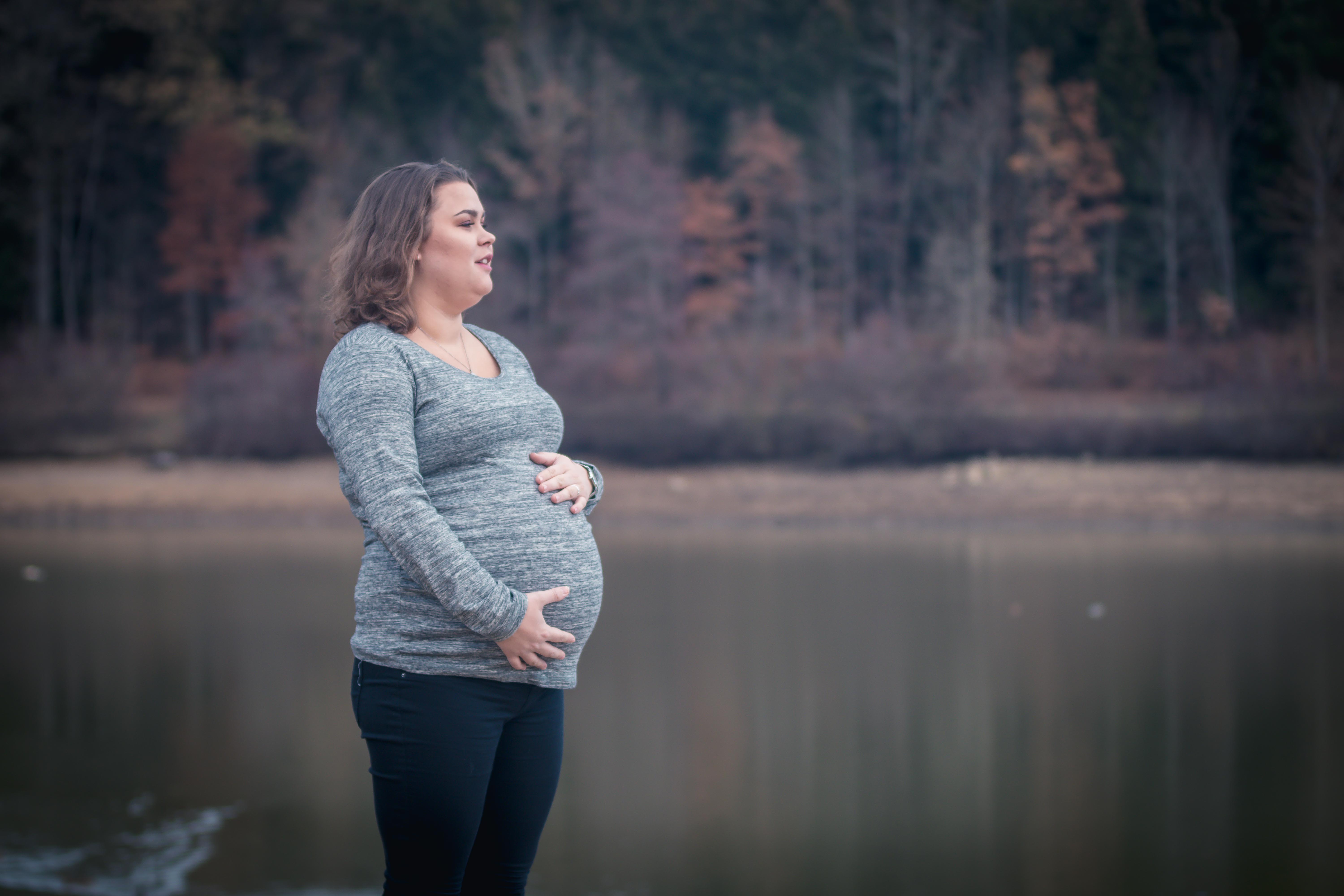 Janina Sanwald Fotografie, Fotografin, Fotografin Aalen, Babybauch, Babybauchshooting, Ellwangen, Bucher Stausee, Erholungsgebiet Rainau, Rainau - Buch, Stausee, See